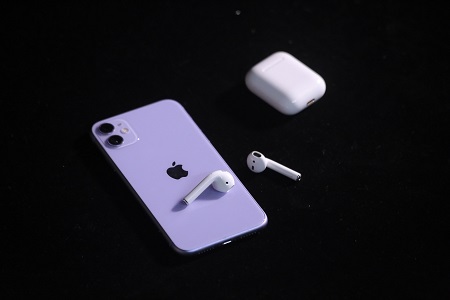 苹果正在开发8英寸OLED可折叠iPhone：可能要等到2024年